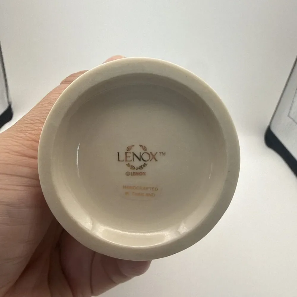 Lenox embossed rose